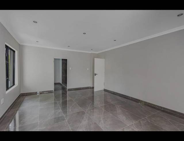 4 BEDROOM HOUSE FOR SALE IN FOURWAYS